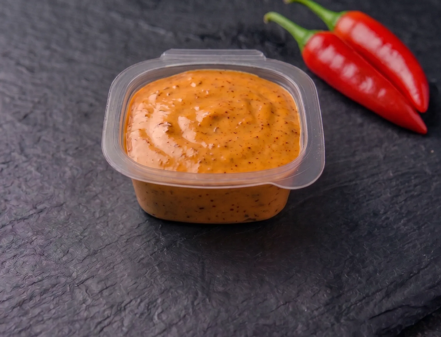 Molho Chipotle apimentado servido em potinho